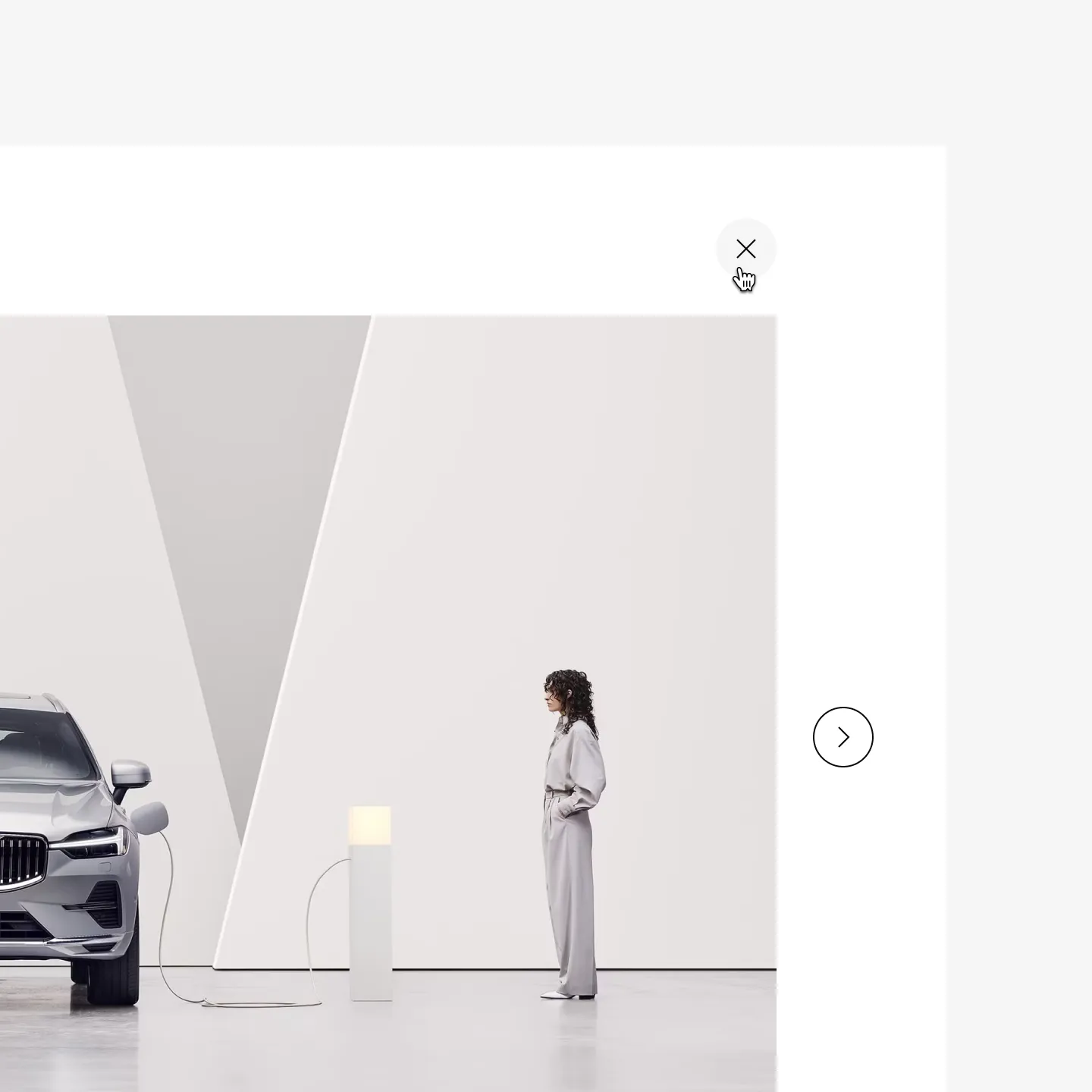 Showing Icon button clear in gallery on hover